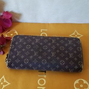 Authentic Louis Vuitton Zippy wallet